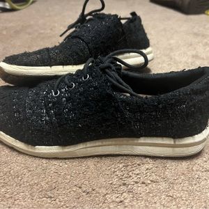 Toms sneakers